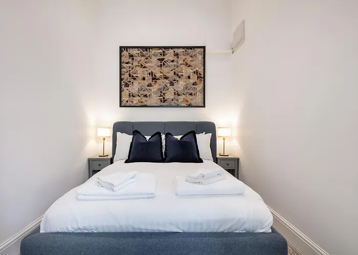 Kensington 1Bd Apt Seconds From Museums